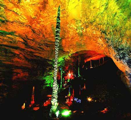 長沙出發(fā)到溶洞奇觀黃龍洞、天門山、玻璃棧道、鳳凰古城九景往返三日游