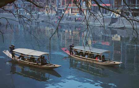張家界森林公園、袁家界、天子山、大峽谷、玻璃橋、天門(mén)山、玻璃棧道、鳳凰古城三晚四日游