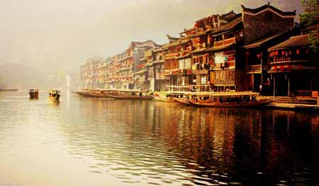 張家界國家森林公園、袁家界、天子山、大峽谷、玻璃橋、鳳凰古城兩晚三日游